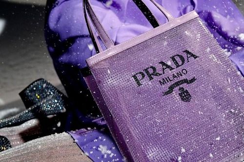 Prada hướng tới phát triển mảng kinh doanh thời trang 'hàng lướt'