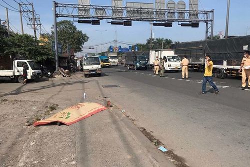 Điều tra vụ tài xế xe tải mang thi thể người vứt bên lề đường rồi lên xe bỏ đi