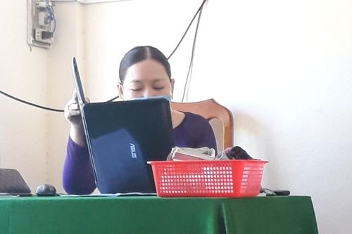 Pha đọc 'sách công nghệ' hết sức cồng kềnh của cô giáo khiến cả lớp cười lăn lộn