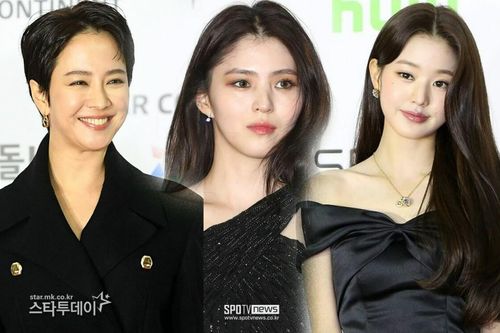 Thảm đỏ AAA 2021: Mợ ngố Song Ji Hyo chặt đẹp 'tiểu tam' Han So Hee, Cha Eun Woo soái khí ngút ngàn