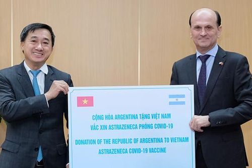Việt Nam tiếp nhận 500.000 liều vaccine AstraZeneca từ Achentina