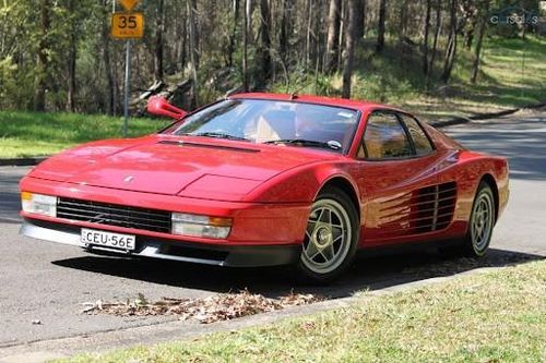 Ferrari Testarossa từng của Elton John được bán với giá 300.000 USD