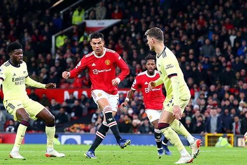 MU 3–2 Arsenal: Ronaldo đạt cột mốc 800 bàn, MU ngược dòng đánh bại Arsenal