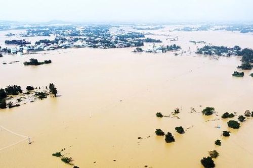 Thủy điện gây 'lũ kép'