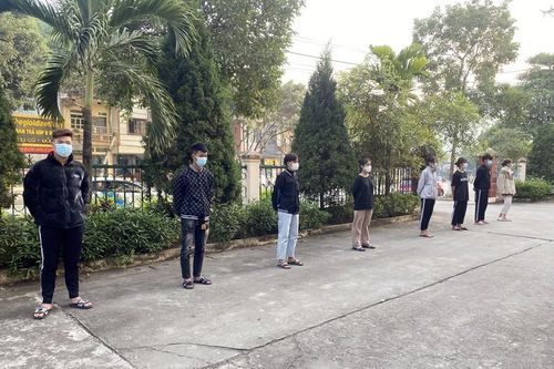 Triệu tập nhóm người đánh dã man 2 nữ sinh ở Lào Cai