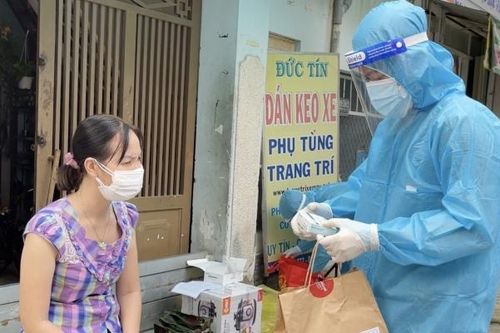 Cấp phát ngay thuốc kháng virus cho bệnh nhân dương tính với COVID-19