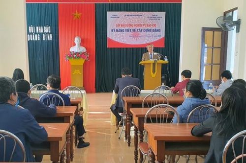 Nâng cao kỹ năng sản xuất tin, bài tuyên truyền về công tác xây dựng Đảng