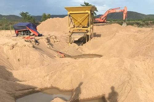 Ba trưởng phòng ở Gia Lai bị kiểm điểm vì để 'cát tặc, đá tặc' lộng hành
