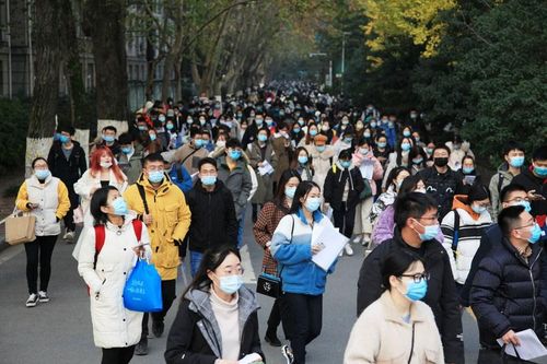 'Quay lưng' với công ty nước ngoài, giới trẻ Trung Quốc đổ xô tìm việc nhà nước