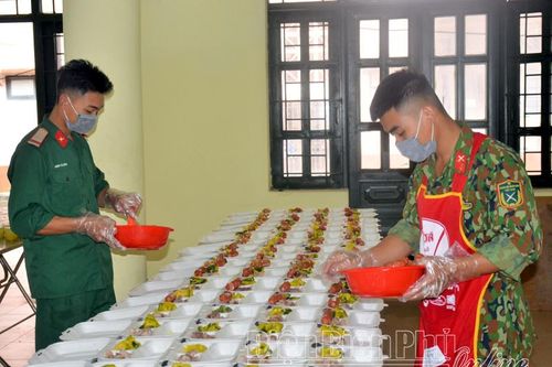 Đảm bảo dinh dưỡng và an toàn thực phẩm cho người cách ly