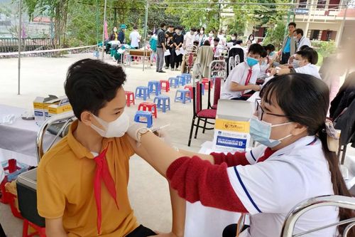 Phối hợp tiêm vắc xin phòng Covid-19 cho học sinh từ 12 đến dưới 18 tuổi xong trước ngày 6/12