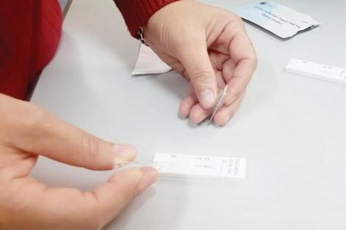Y tế - Sức khỏe Tin tức y tế Khuyến khích người dân tự thực hiện test nhanh COVID-19 tại nhà