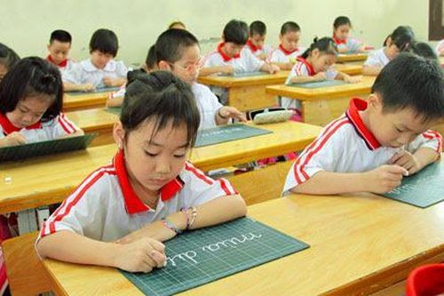 Trẻ lớp 1 ở TP.HCM sắp đi học trực tiếp: Phụ huynh 'người muốn, người không'