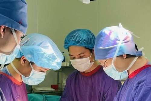 Nếu không muốn 38 tuổi đã phải phẫu thuật thay 2 khớp gối vì bị gout, hãy nghe lời khuyên của bác sĩ