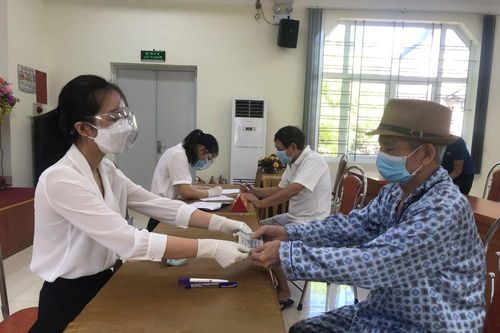 Hà Nội bổ sung nhiều đối tượng khó khăn do Covid-19 được hỗ trợ tiền