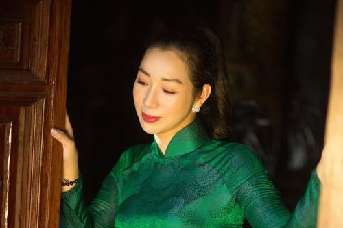 Diễn viên Chung Lan mang 'Cha cõng con' đến tuần phim ở Dubai