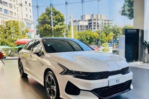 Kia K5 GT-Line 2022 vừa có mặt tại đại lý với mức giá 1.029 tỷ đồng