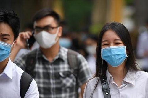 Hà Nội cho học sinh cấp 3 đi học trở lại: Học sinh hồ hởi, nhà trường lo lắng