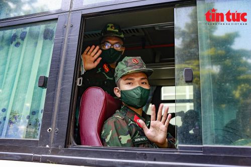 Hơn 300 cán bộ, học viên quân y vào các tỉnh phía Nam chống dịch
