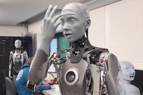Robot gây sốc vì có biểu cảm gương mặt giống hệt người thật