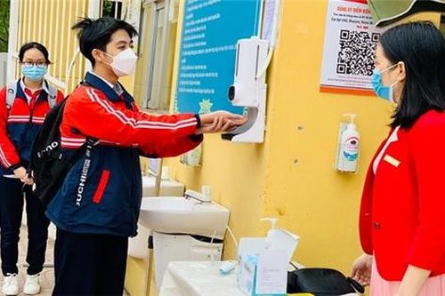 Hà Nội thu hẹp vùng xanh và cho học sinh cấp 3 trở lại trường