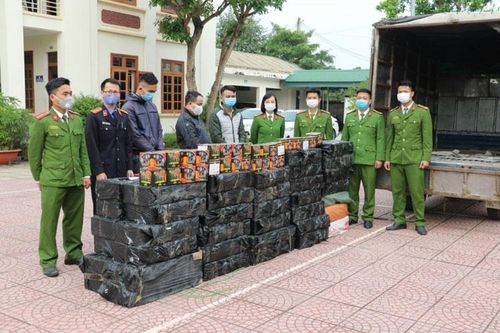 Pháo lậu lại 'nóng'
