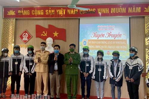 Công an huyện Yên Mô tuyên truyền các quy định của pháp luật cho học sinh
