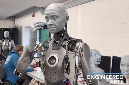 Robot gây sốt vì biểu cảm giống hệt người thật