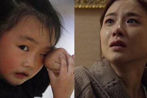 Biếu chị dâu 1 tỷ vì nuôi con hộ 8 năm, người phụ nữ bật khóc khi nghe con gái nói lời này