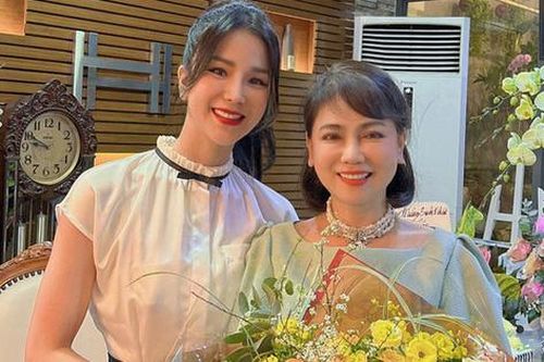 Diệp Lâm Anh ngầm tuyên bố vị trí con dâu không thay đổi trong mắt mẹ chồng đại gia