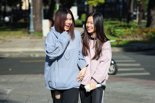Giới trẻ mặc áo len xuống phố ngày TP.HCM trở lạnh