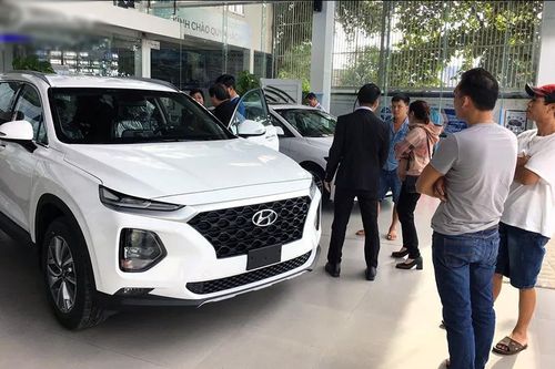 Xe ô tô đắt khách trở lại, đại lý đồng loạt cắt giảm khuyến mãi