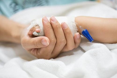Con 11 tuần tuổi ngủ ngáy, mẹ sốc khi bác sĩ 'phán' ung thư