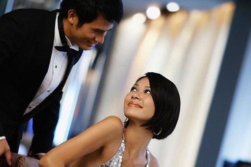 'Món quà cay đắng' vợ trẻ đẹp 'tặng' chồng trưởng phòng sau chuyến công tác nước ngoài