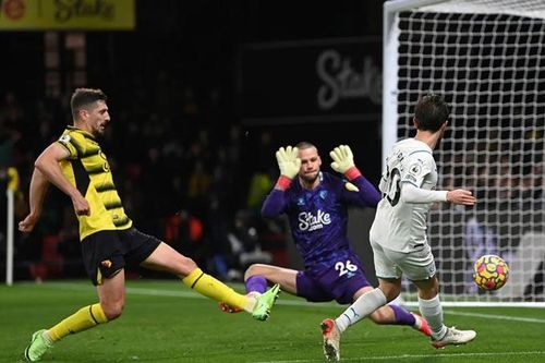 Thắng Watford, Man City leo lên đỉnh bảng