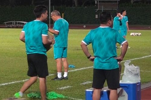Ông Park cầu nguyện trước trận Việt Nam vs Lào