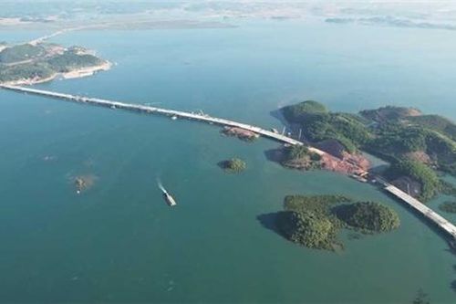 Hợp long cây cầu dài nhất Quảng Ninh