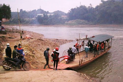 'Nín thở' qua đò Việt Tiến