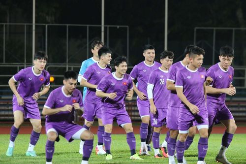 Tuyển Việt Nam: Quang Hải đau nhẹ trước trận gặp Lào