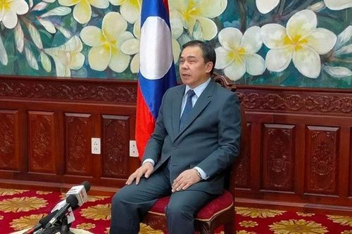 Chủ tịch Quốc hội Lào Saysomphone Phomvihane bắt đầu thăm chính thức Việt Nam