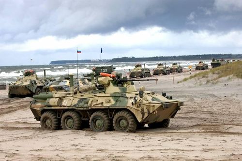 Lính thủy đánh bộ Nga bí mật hành quân về phía biên giới Ukraine?