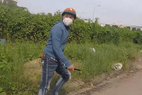 Tên cướp đâm người đi đường khi tẩu thoát