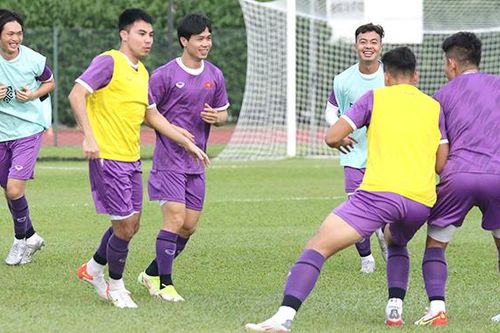 'Đội tuyển Việt Nam đầu xuôi, đuôi lọt'