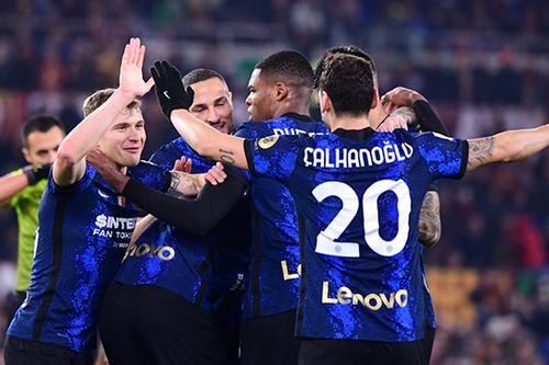 Bóng đá Ý: Lợi thế cho kẻ khỏe mạnh trong cuộc đua Scudetto