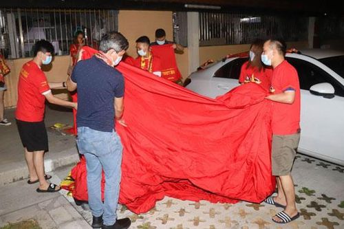 Bên lề AFF Cup: CĐV Việt Nam tại Singapore háo hức chờ cổ vũ cho đội tuyển