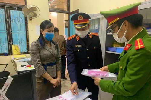 Bắt thủ quỹ Trung tâm giáo dục thường xuyên tỉnh Quảng Bình