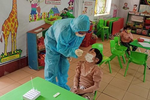 Địa bàn 'nóng' về dịch ở Thái Bình cho học sinh đến trường học tập