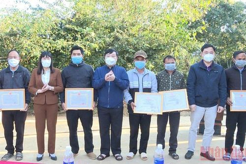 Nhân rộng mô hình cách ly tập trung và trạm y tế lưu động tại bản biên giới