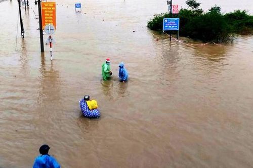 Thủ tướng yêu cầu tập trung khắc phục hậu quả mưa lũ