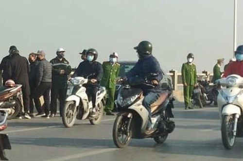 Người phụ nữ bỏ lại Camry trên cầu Vĩnh Tuy, nhảy xuống sông Hồng tự tử